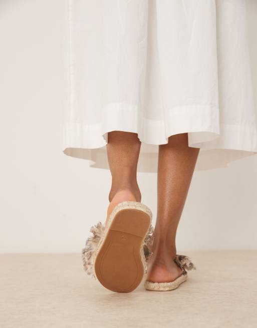 Sandalias estilo mules con estampado de leopardo y detalle de lazo Jem de ASOS DESIGN, 4 de 4