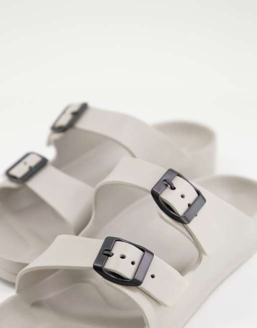 Sandalias gris claro con hebilla de Call it Spring, 3 de 4