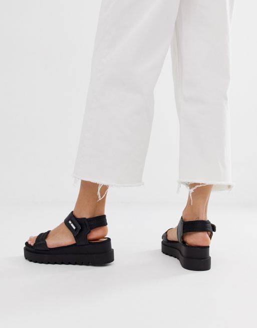 Sandalias gruesas con plataforma plana de Love Moschino, 4 de 4