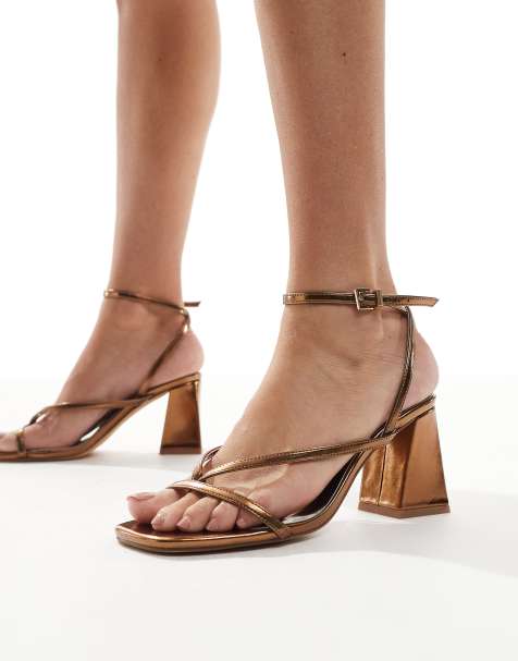 Sandalias marrón bronce de tacón medio grueso con diseño de tiras Aria de London Rebel - view 1