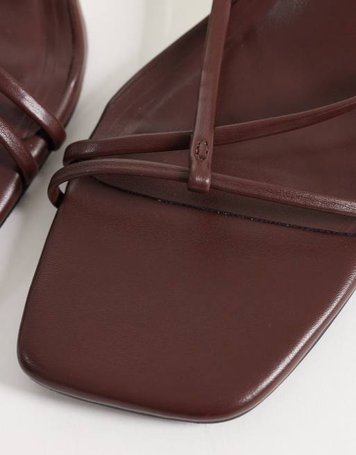 Sandalias marrón chocolate de cuña electrochapada con diseño minimalista de tiras Hightide de ASOS DESIGN, 4 de 4