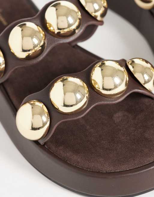 Sandalias marrón oscuro con plataforma plana y tachuelas de River Island, 3 de 4