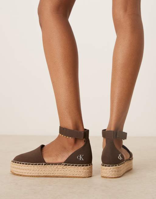 Sandalias marrones de estilo alpargatas con plataforma plana de Calvin Klein Jeans, 4 de 4