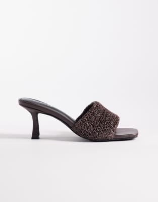 Sandalias marrones de tacón bajo Caprice de RAID Wide Fit | ASOS