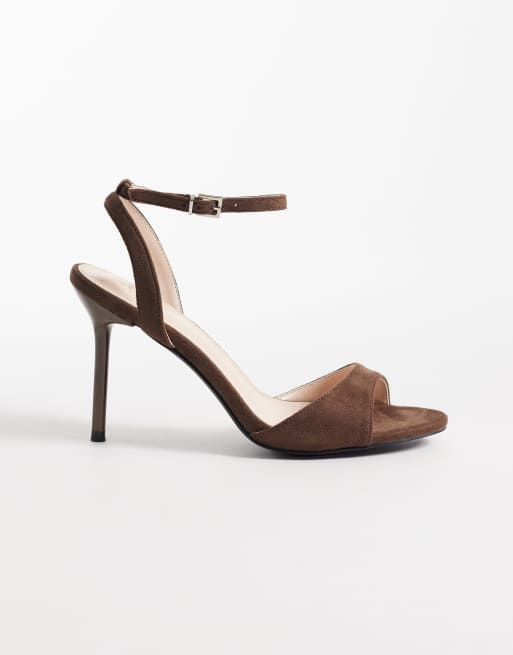 Sandalias marrones minimalistas de tacón de ante Lynna de RAID