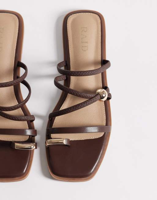 Sandalias marrones planas con detalle de metal Moon de RAID, 2 de 4