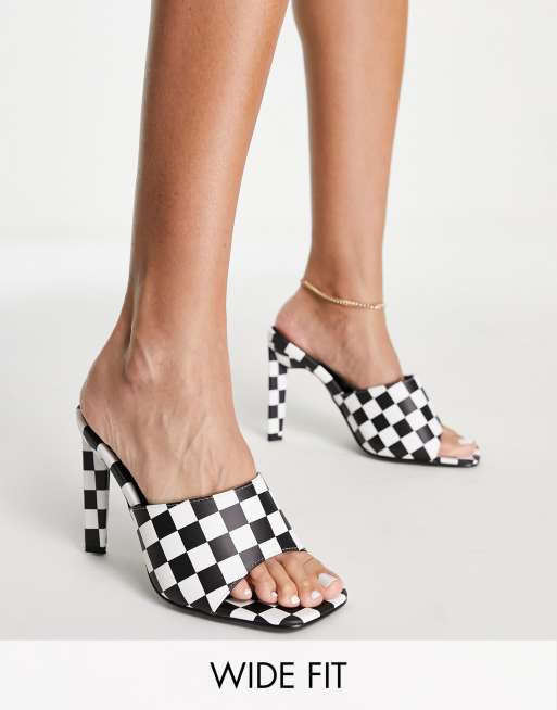Sandalias monocromáticas de tacón estilo mules a cuadros dameros Kaylor de Raid Wide Fit