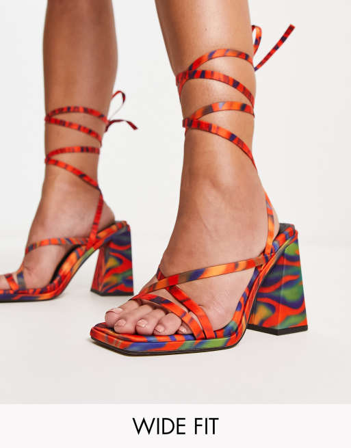 Sandalias multicolores de tacón cuadrado y diseño de tiras Nara de ASOS DESIGN Wide Fit