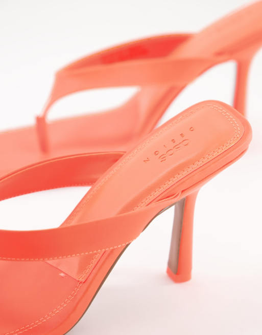 Sandalias naranja neón con tacón y tira para el dedo Nissa de ASOS DESIGN, 3 de 4