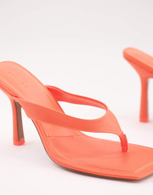 Sandalias naranja neón con tacón y tira para el dedo Nissa de ASOS DESIGN, 4 de 4