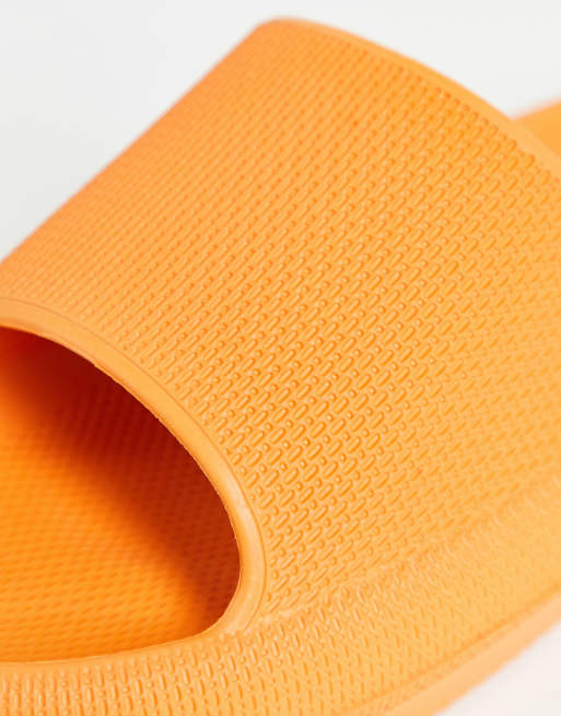 Sandalias naranjas texturizadas con suela gruesa de ASOS DESIGN, 2 de 4