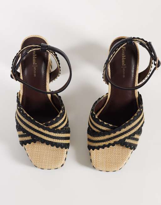 Sandalias negras a rayas con plataforma de rafia de River Island, 4 de 4