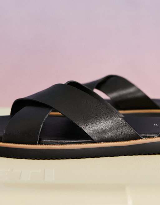 Sandalias negras con diseño de tiras cruzadas de cuero de ASOS DESIGN, 2 de 4