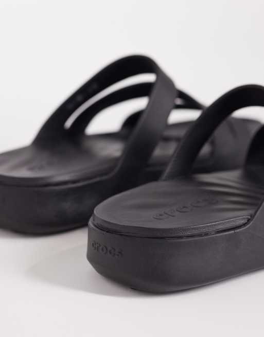 Sandalias negras con diseño de tiras Getaway de Crocs, 3 de 4