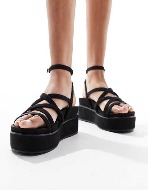 Sandalias negras con diseño de tiras y plataforma plana Taurus 2 de ASOS DESIGN, 2 de 4