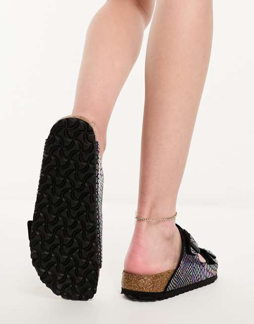 Sandalias negras con estampado de serpiente Arizona Birko-Flor de Birkenstock, 3 de 4