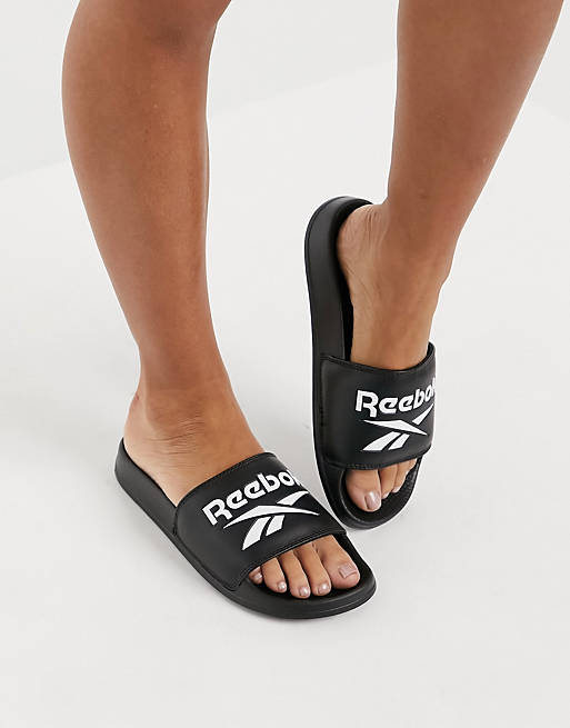 Sandalias negras con logo de Reebok