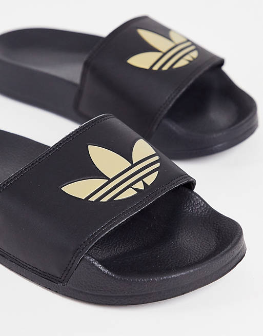 No quiero Suposición superficial Sandalias negras con logo de trébol dorado Adilette Lite de adidas  Originals | ASOS