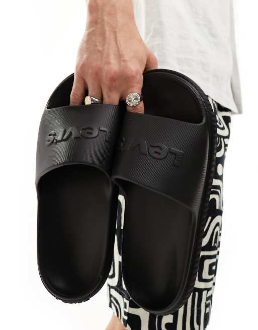 Sandalias negras con logo June de Levi's, 2 de 4