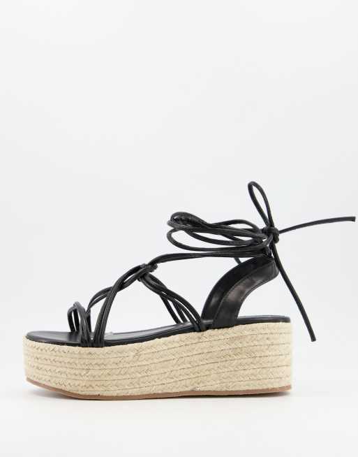 Sandalias negras con plataforma de de Glamorous |