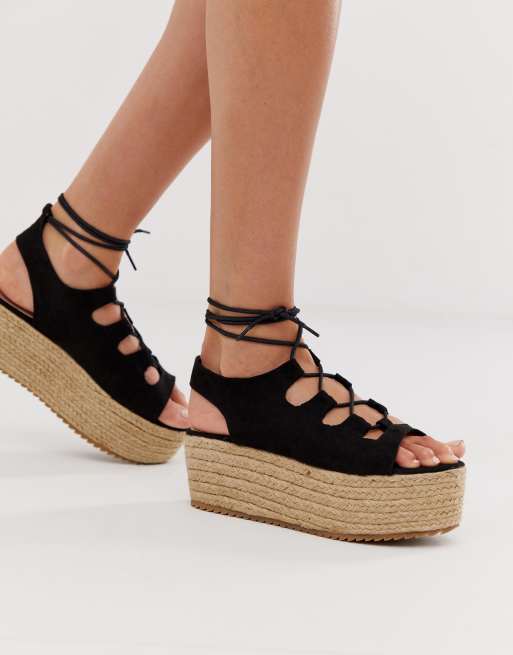 Sandalias negras con plataforma plana y de de New Look | ASOS