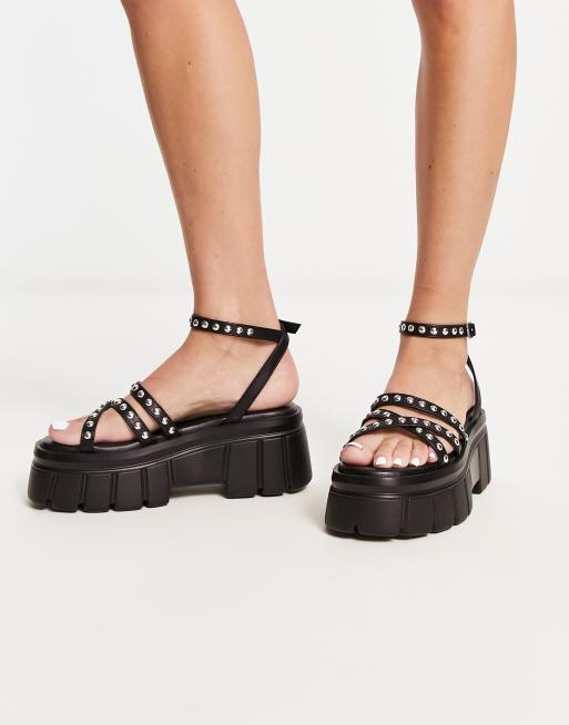 Sandalias negras con plataforma plana y tachuelas Tyson de ASOS DESIGN