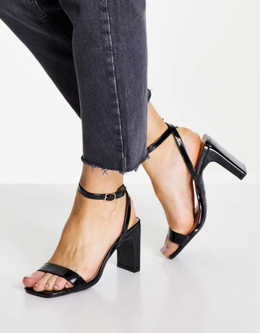 Sandalias negras con puntera cuadrada y tacón en bloque de charol de Look | ASOS