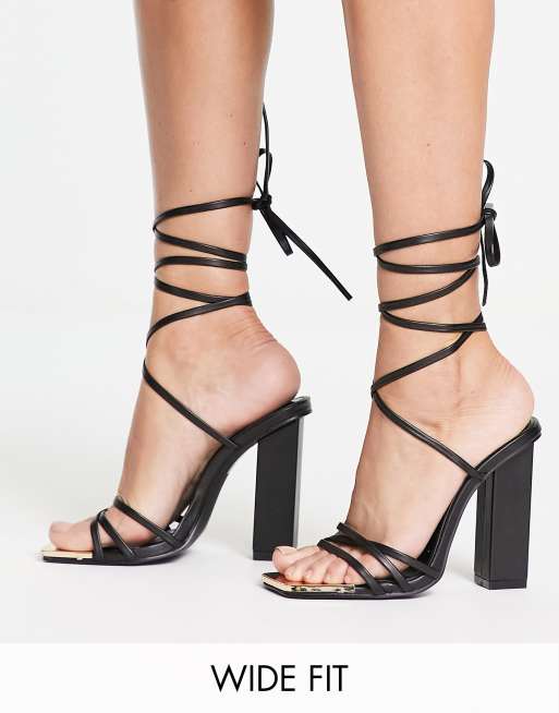 Sandalias negras con tacón en bloque Amira de Public Desire Wide Fit