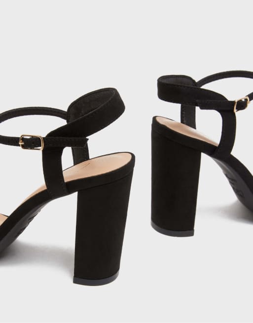 Sandalias negras con tacón en bloque de antelina de New Look, 3 de 4