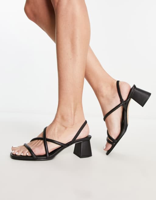 Sandalias negras con tacón y diseño de tiras de cuero de & Other Stories