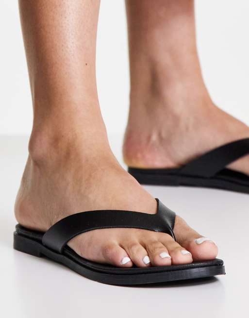 Sandalias negras con tira al New Look ASOS