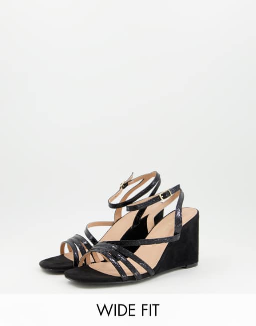 Sandalias negras de cuña Ava de Simply Be Wide Fit