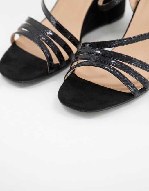 Sandalias negras de cuña Ava de Simply Be Wide Fit, 3 de 4
