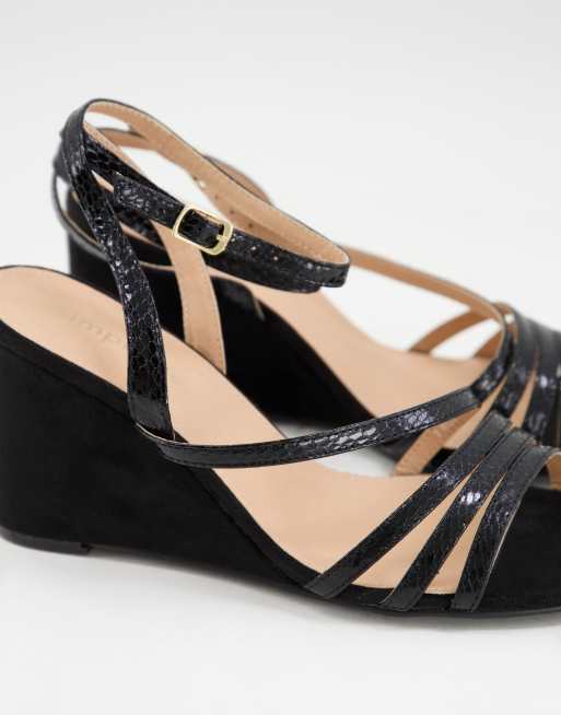 Sandalias negras de cuña Ava de Simply Be Wide Fit, 4 de 4