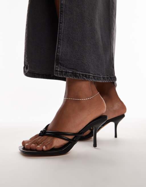 Sandalias negras de tacón con tira de dedo y detalle anudado Femi de Topshop