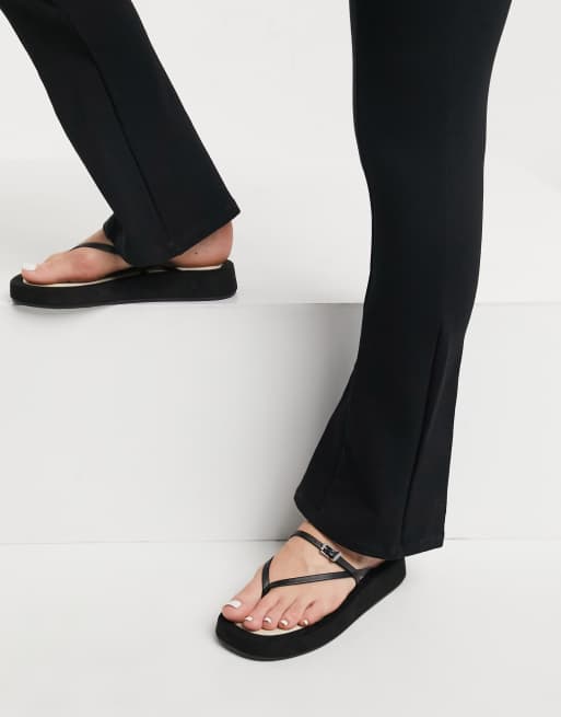 Sandalias negras de tipo chancla con gruesa Fateful de ASOS DESIGN |