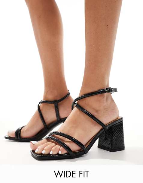 Sandalias negras efecto piel de serpiente con tacón grueso de altura media de SEQWL Wide Fit - view 1
