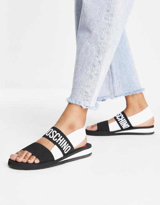 Sandalias negras el sticas con dise o monocrom tico de Love Moschino