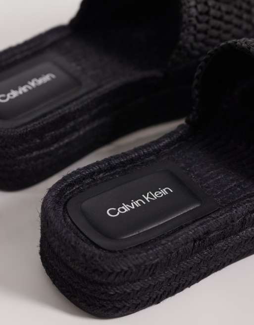 Sandalias negras estilo alpargatas con plataforma plana de rafia de Calvin Klein Jeans, 4 de 4