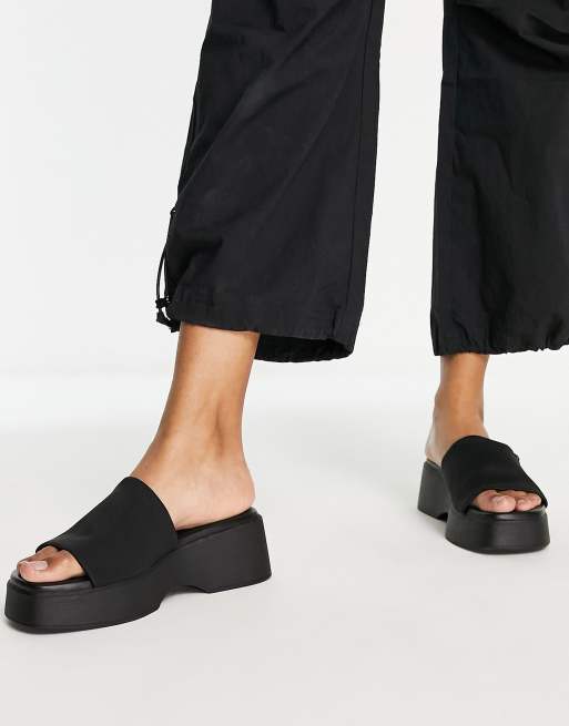 Sandalias negras estilo chinelas con suela gruesa Yassu de ALDO, 2 de 4
