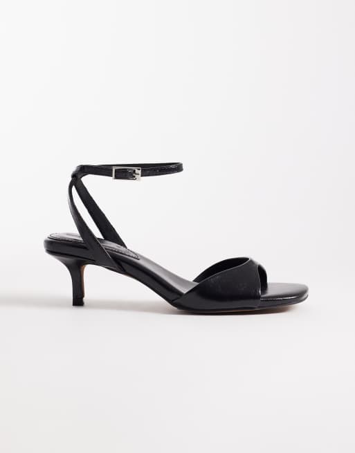 Sandalias negras minimalistas de tacón bajo Heartfelt de ASOS DESIGN, 1 de 4