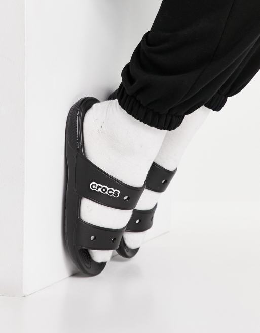 Sandalias negras planas clásicas de Crocs | ASOS