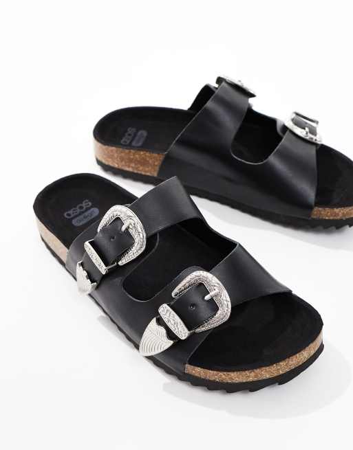 Sandalias negras planas con diseño de dos tiras de estilo wéstern Famous de ASOS DESIGN, 2 de 4