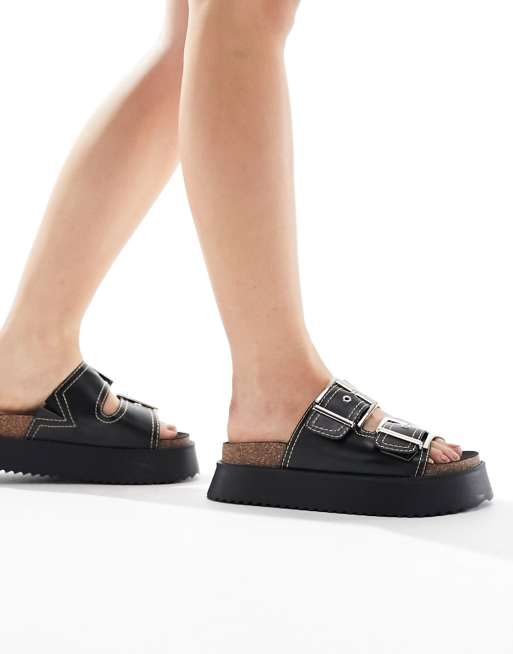 Sandalias negras planas con plantilla moldeada y dos correas Firecracker de ASOS DESIGN Wide Fit, 3 de 4
