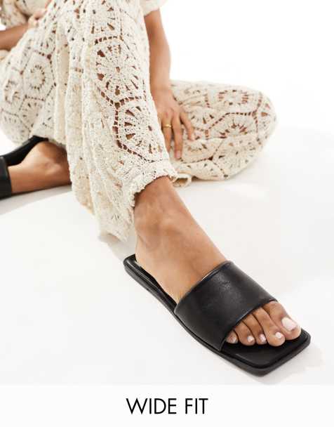 Sandalias negras planas con puntera cuadrada Fig de ASOS DESIGN Wide Fit - view 1