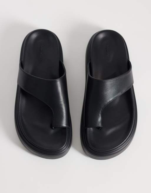 Sandalias negras planas de cuero Jazzy de Tony Bianco, 2 de 4