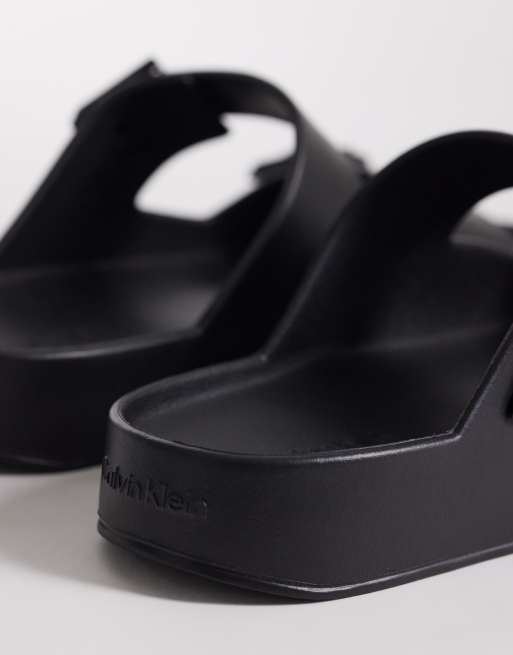 Sandalias negras sin cierres con dos correas de Calvin Klein, 3 de 4
