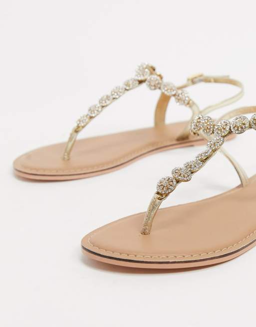 Sandalias planas doradas con barra en T y detalles de adornos con cristales Rome de Accessorize, 4 de 4
