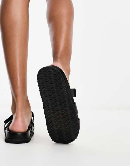 Sandalias planas negras con doble tira de Simply Be Wide Fit, 2 de 4