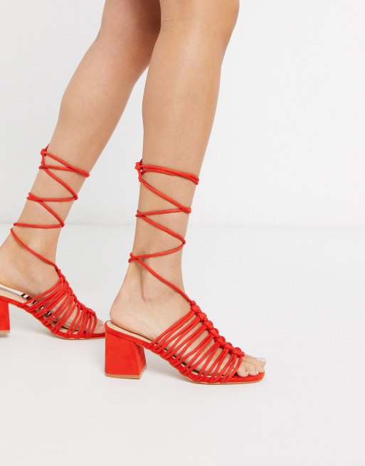 Sandalias rojas de tacón con anudado al tobillo Bali de Public Desire ASOS